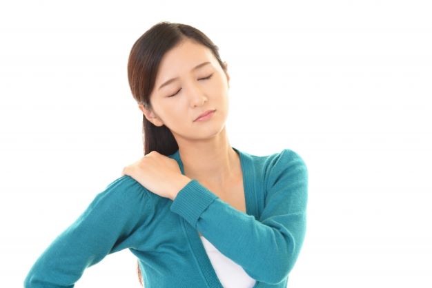 肩の痛み　女性